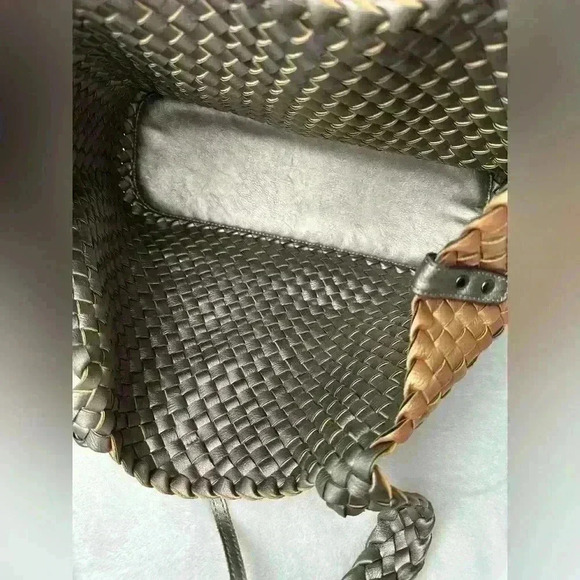 Large Woven Vegan Metallic Tote Bag With Tie Closure - Picture 6 of 6